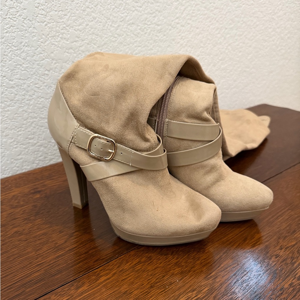 Jennifer Lopez Beige Heeled Boots